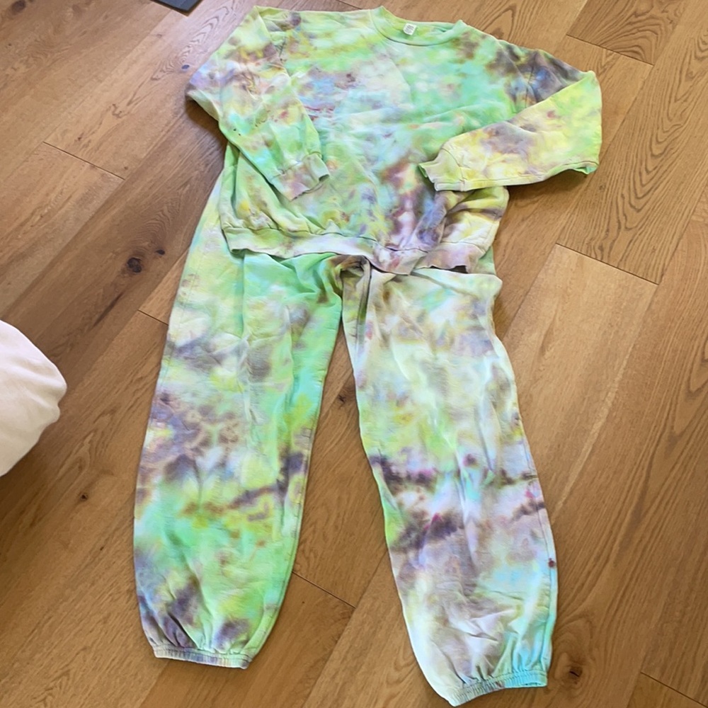 COPY- Tie-dye Sweatsuit